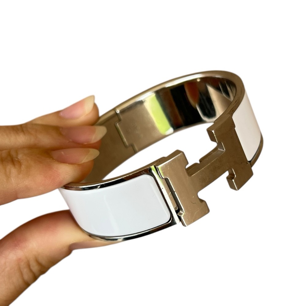 Hermes Clic Clac H bracelet - white and silver.